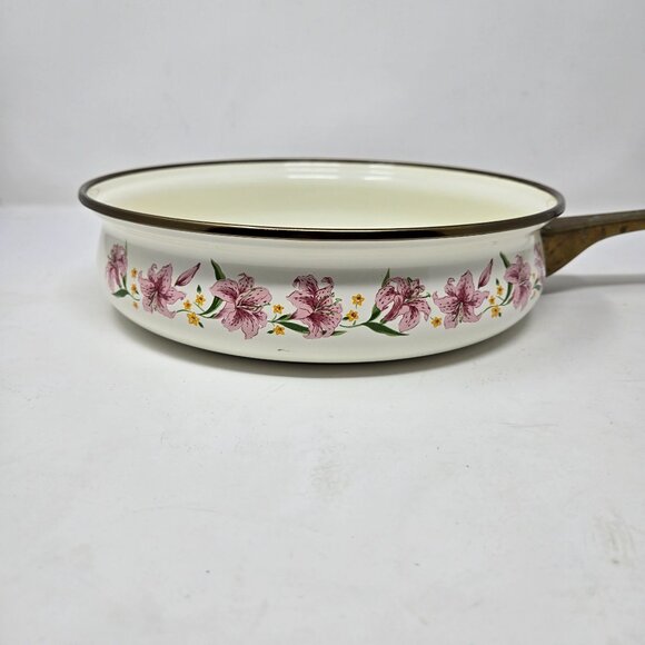 Normandy Taiwan Vintage Enamel Frying Pan With Lily Floral Design & Brass Handle - Picture 5 of 13